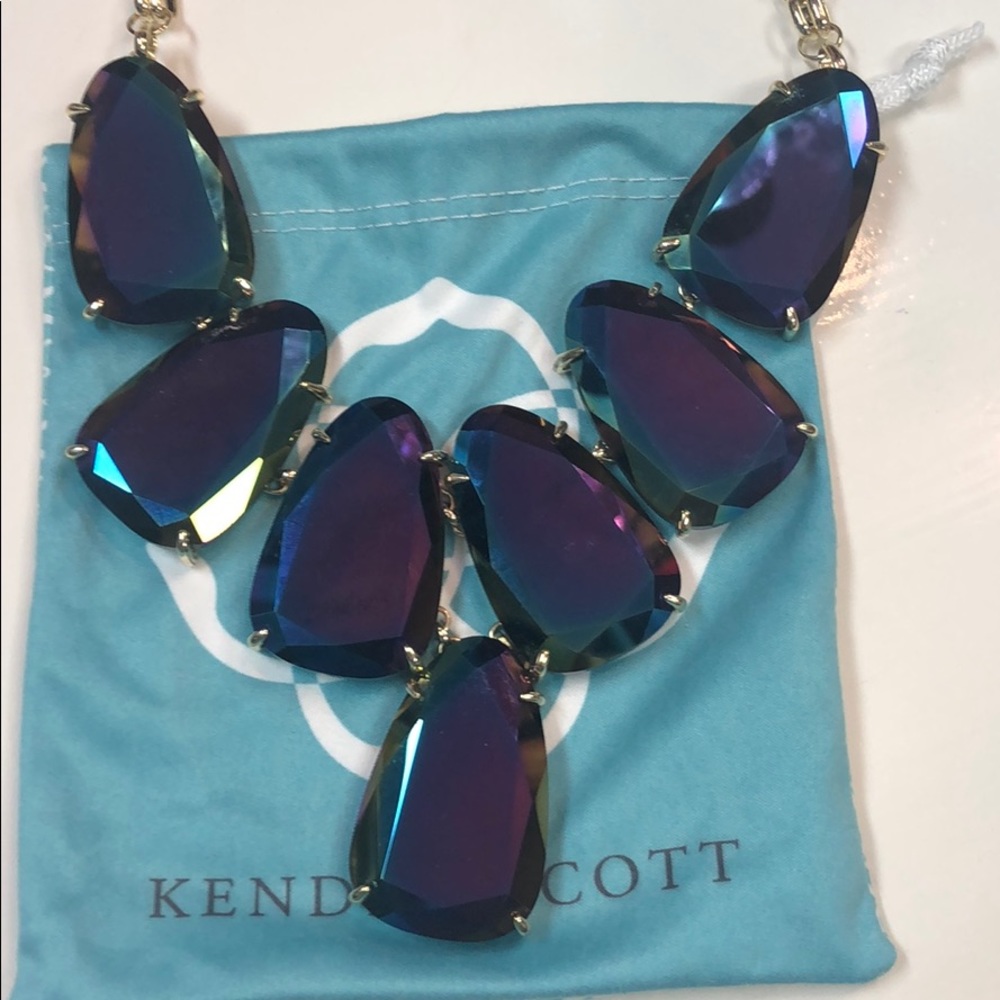 Kendra Scott necklace